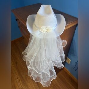 Bridal Cowgirl Hat with Veil
